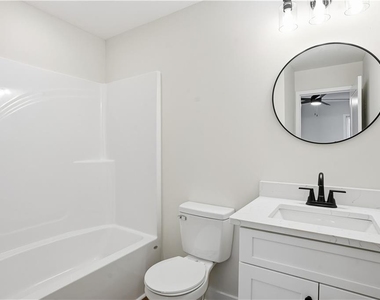 127 Perry Street - Photo Thumbnail 22