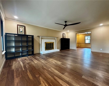 1709 Rangewood Drive Sw - Photo Thumbnail 7