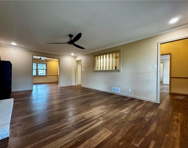 1709 Rangewood Drive Sw - Photo Thumbnail 6