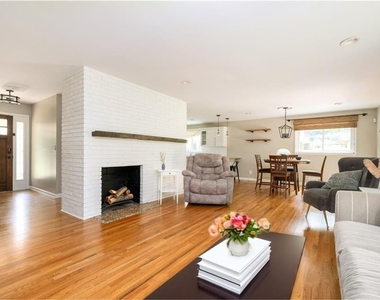 3850 Beya Way - Photo Thumbnail 7