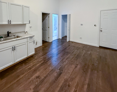 8714 S Commercial Avenue - Photo Thumbnail 7