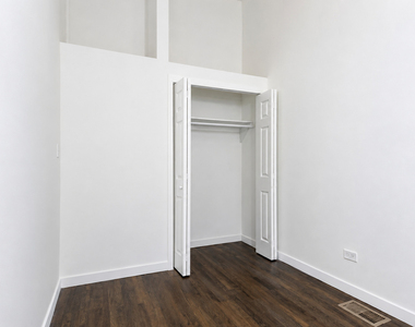 8714 S Commercial Avenue - Photo Thumbnail 11