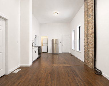 8714 S Commercial Avenue - Photo Thumbnail 1