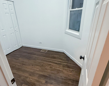 8714 S Commercial Avenue - Photo Thumbnail 1