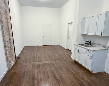 8714 S Commercial Avenue - Photo Thumbnail 5