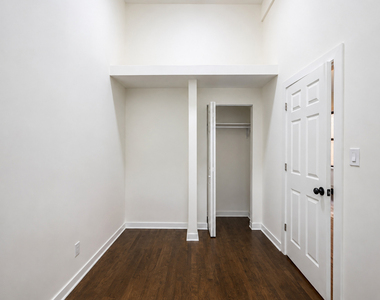8714 S Commercial Avenue - Photo Thumbnail 12