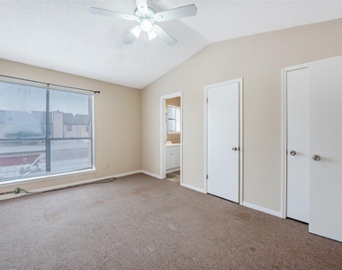 12400 Brookglade Circle - Photo Thumbnail 21