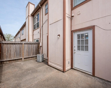 12400 Brookglade Circle - Photo Thumbnail 31
