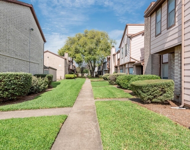 12400 Brookglade Circle - Photo Thumbnail 36
