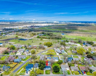 209 Owens St A Street - Photo Thumbnail 12