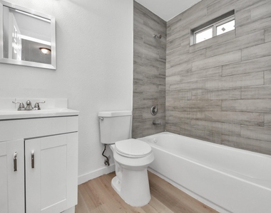 209 Owens St A Street - Photo Thumbnail 3