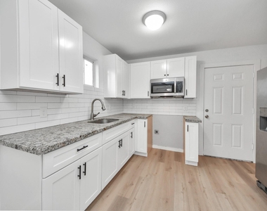 209 Owens St A Street - Photo Thumbnail 6