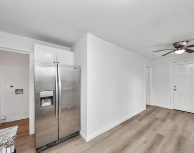 209 Owens St A Street - Photo Thumbnail 8