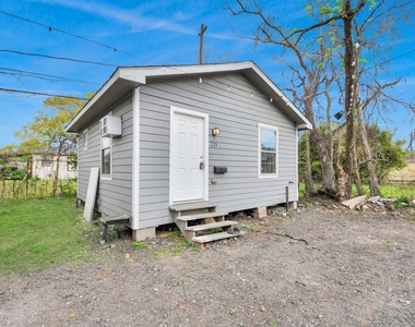 209 Owens St A Street - Photo Thumbnail 11