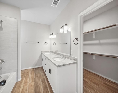 214 W Lewis Street - Photo Thumbnail 17