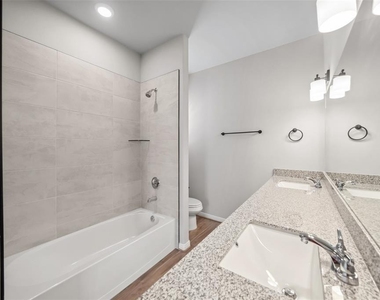 214 W Lewis Street - Photo Thumbnail 16