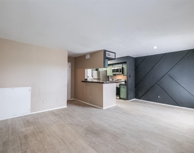 6633 W Airport Boulevard - Photo Thumbnail 4