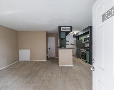 6633 W Airport Boulevard - Photo Thumbnail 2