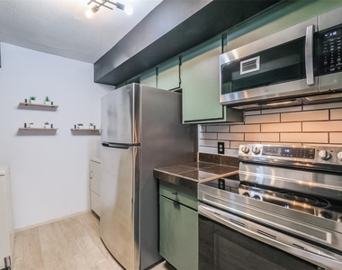 6633 W Airport Boulevard - Photo Thumbnail 8