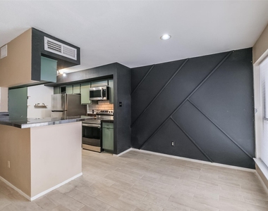 6633 W Airport Boulevard - Photo Thumbnail 10