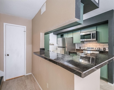 6633 W Airport Boulevard - Photo Thumbnail 9