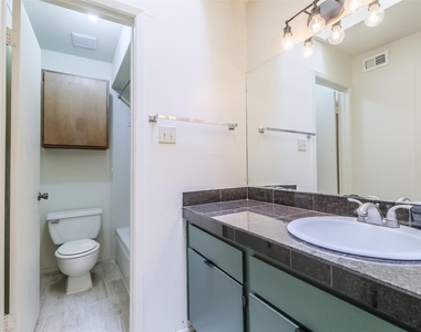 6633 W Airport Boulevard - Photo Thumbnail 12