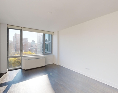 801 Amsterdam Ave - Photo Thumbnail 3