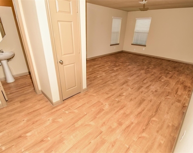 21519 S Werrington Way - Photo Thumbnail 7
