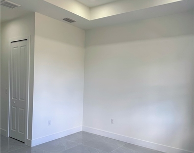 459 Lockport Avenue S - Photo Thumbnail 7