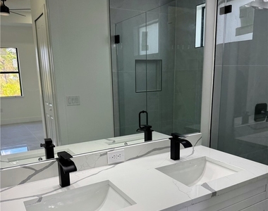 459 Lockport Avenue S - Photo Thumbnail 3