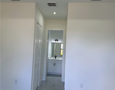 459 Lockport Avenue S - Photo Thumbnail 6