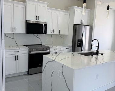 459 Lockport Avenue S - Photo Thumbnail 10