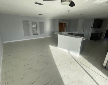 5029 Sw 11th Place - Photo Thumbnail 2