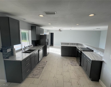 5029 Sw 11th Place - Photo Thumbnail 3