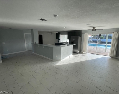 5029 Sw 11th Place - Photo Thumbnail 1