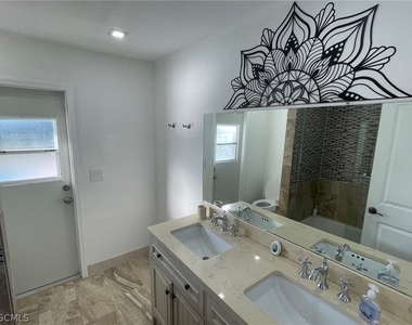 5029 Sw 11th Place - Photo Thumbnail 14