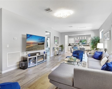 10908 Clarendon Street - Photo Thumbnail 3