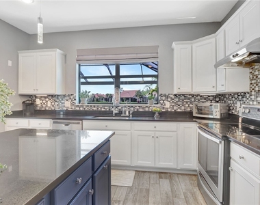 10908 Clarendon Street - Photo Thumbnail 12