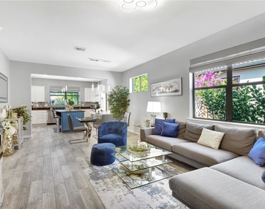 10908 Clarendon Street - Photo Thumbnail 4