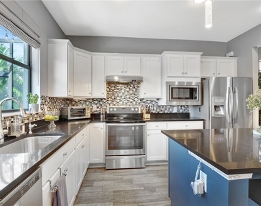 10908 Clarendon Street - Photo Thumbnail 13