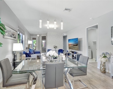 10908 Clarendon Street - Photo Thumbnail 10