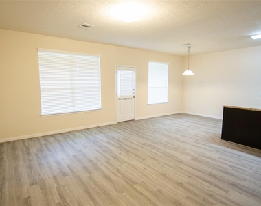 6239 Brenwood Circle - Photo Thumbnail 5
