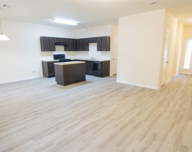 6239 Brenwood Circle - Photo Thumbnail 6