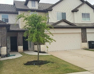 6239 Brenwood Circle - Photo Thumbnail 1