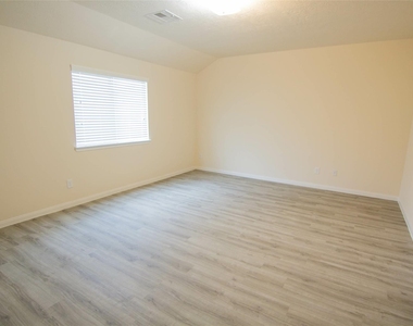 6239 Brenwood Circle - Photo Thumbnail 10
