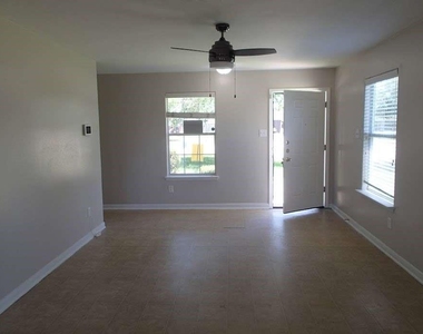 6906 Lost Timber Lane - Photo Thumbnail 4