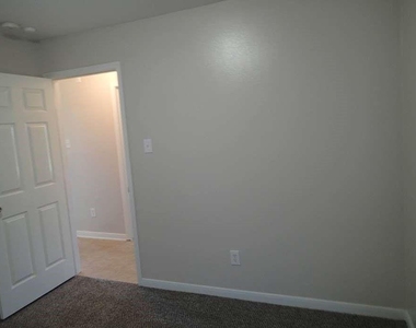 6906 Lost Timber Lane - Photo Thumbnail 11