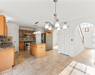 312 Lenz Avenue S - Photo Thumbnail 5
