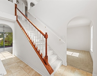 312 Lenz Avenue S - Photo Thumbnail 2