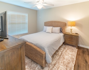 9521 Avellino Way - Photo Thumbnail 7